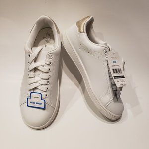 Time Tru women's white size 7wide casual shoes